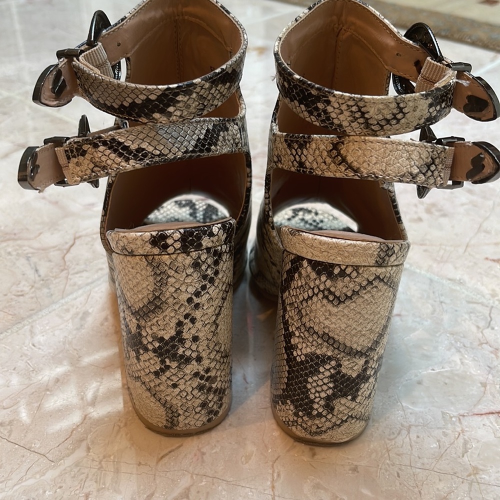 Heels - Picture 4 of 6